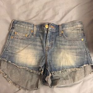Never worn Levi high waisted shorts